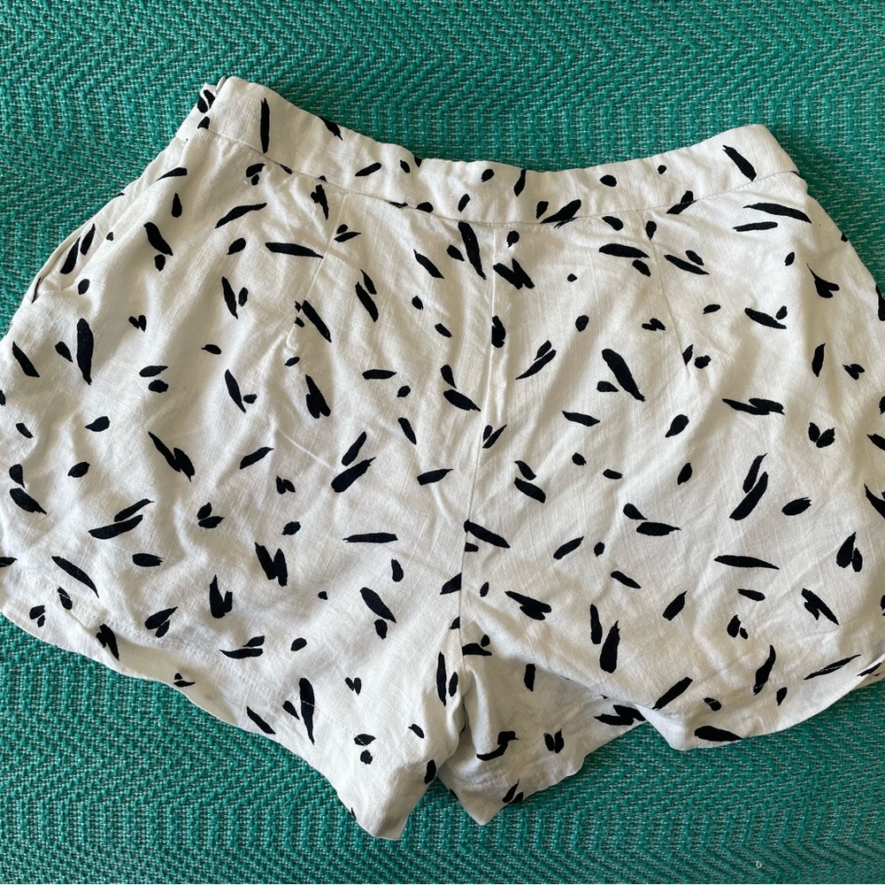 Lush Black and White Patterned Shorts